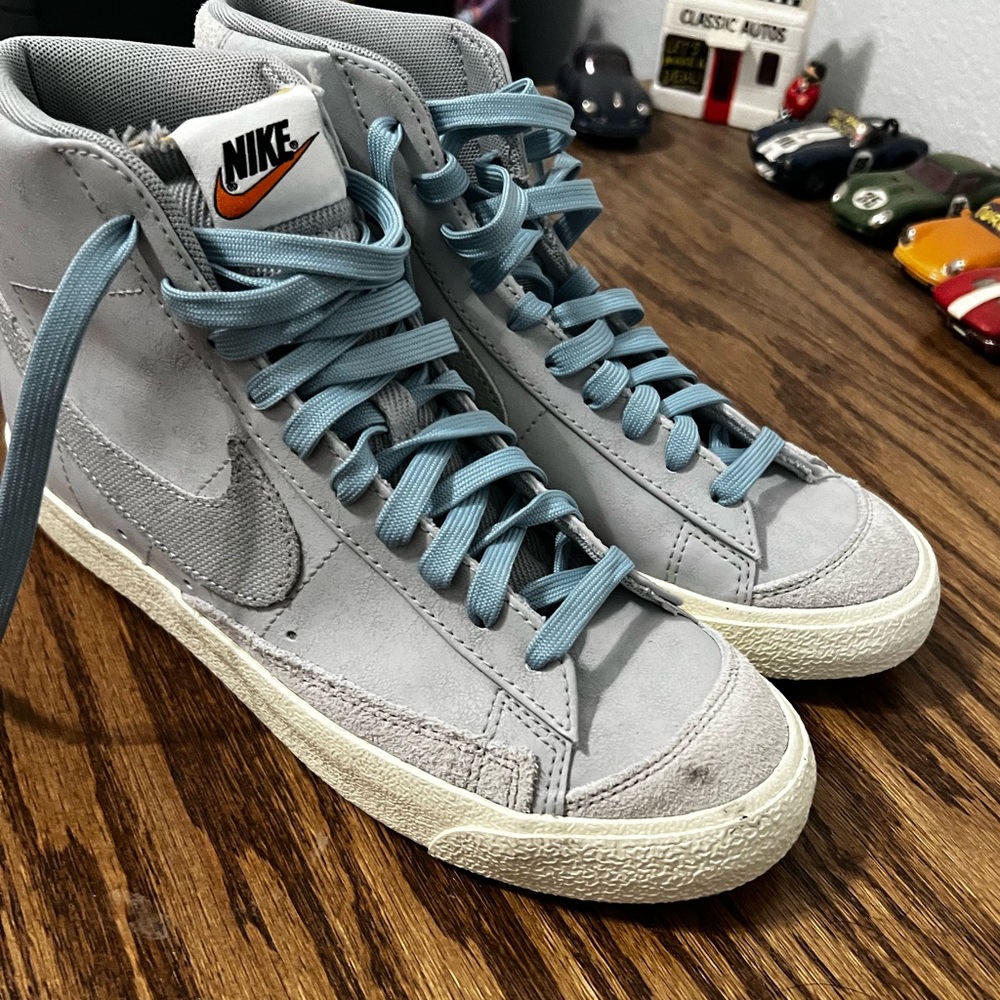 Nike Blazer amid 77 PRM Certified Fresh Grey Fog color